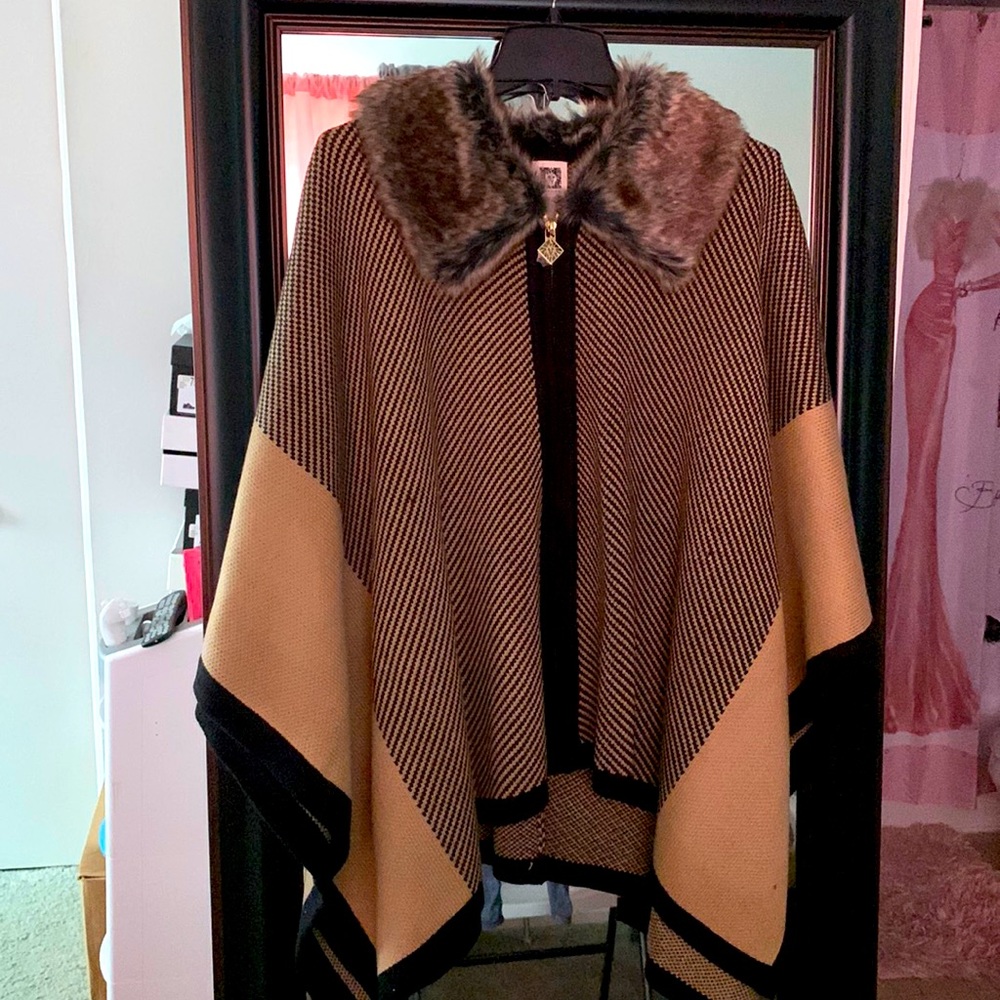 Beautifully designed w/ faux fur collar. Comfy, classy, trendy. Dress up/ down.